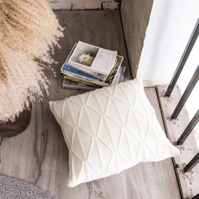 91家纺网 家纺一手货源 找家纺 918拾朵家居 2021新款米字结抱枕 白色