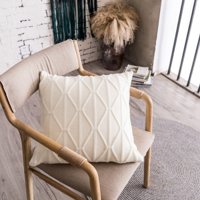 91家纺网 家纺一手货源 找家纺 918拾朵家居 2021新款米字结抱枕 白色