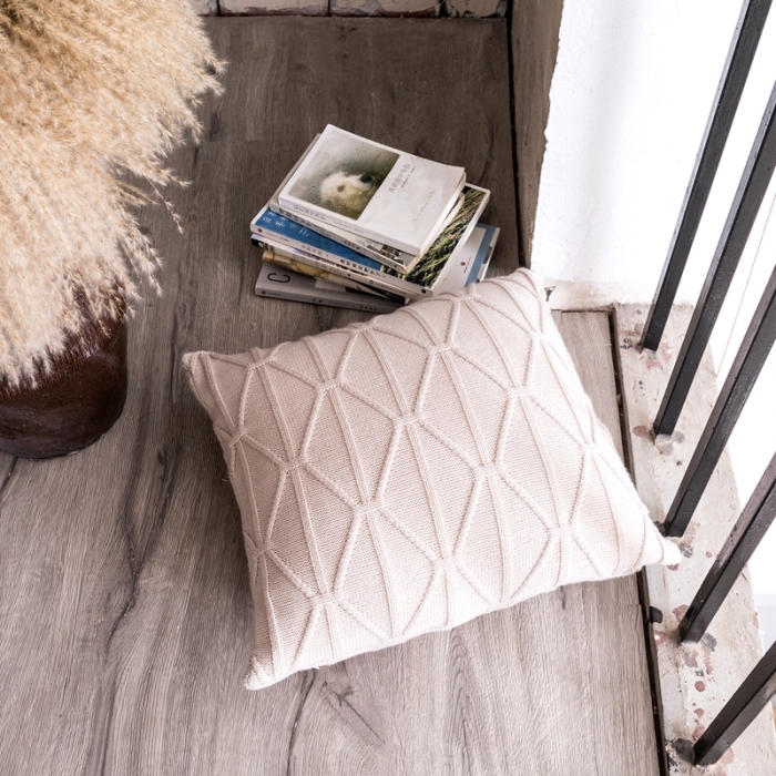 91家纺网 家纺一手货源 找家纺 918拾朵家居 2021新款米字结抱枕 米色