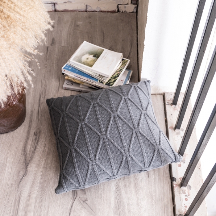 91家纺网 家纺一手货源 找家纺 918拾朵家居 2021新款米字结抱枕 灰色