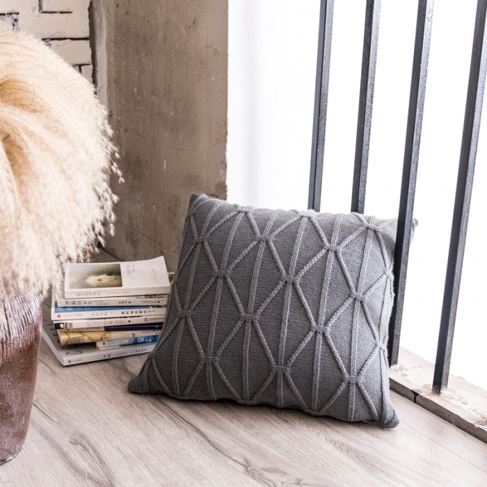 91家纺网 家纺一手货源 找家纺 918拾朵家居 2021新款米字结抱枕 灰色