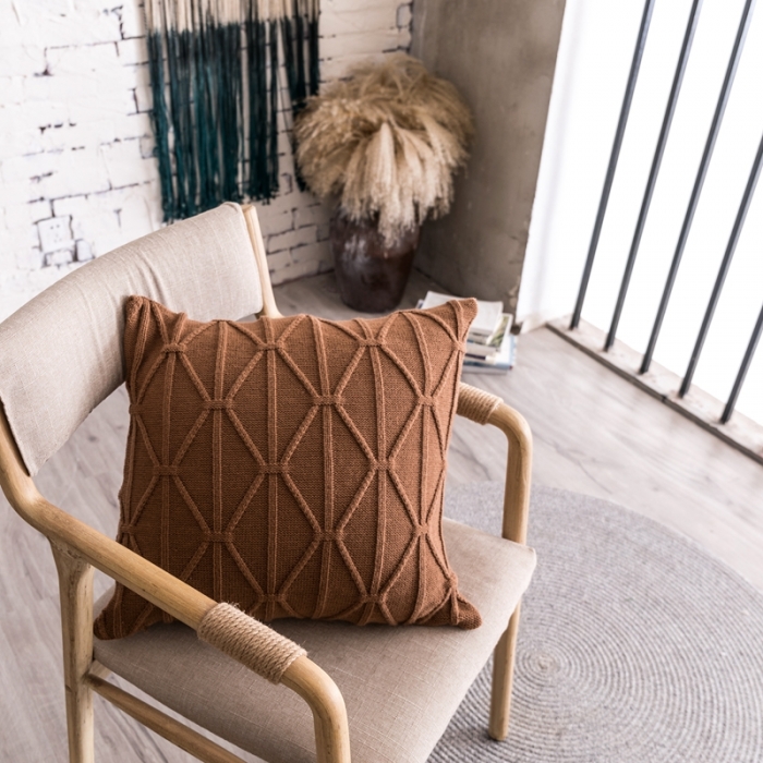 91家纺网 家纺一手货源 找家纺 918拾朵家居 2021新款米字结抱枕 浅咖