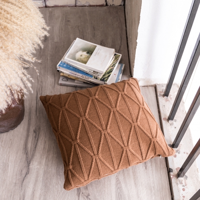 91家纺网 家纺一手货源 找家纺 918拾朵家居 2021新款米字结抱枕 浅咖