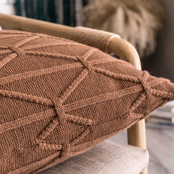 91家纺网 家纺一手货源 找家纺 918拾朵家居 2021新款米字结抱枕 浅咖