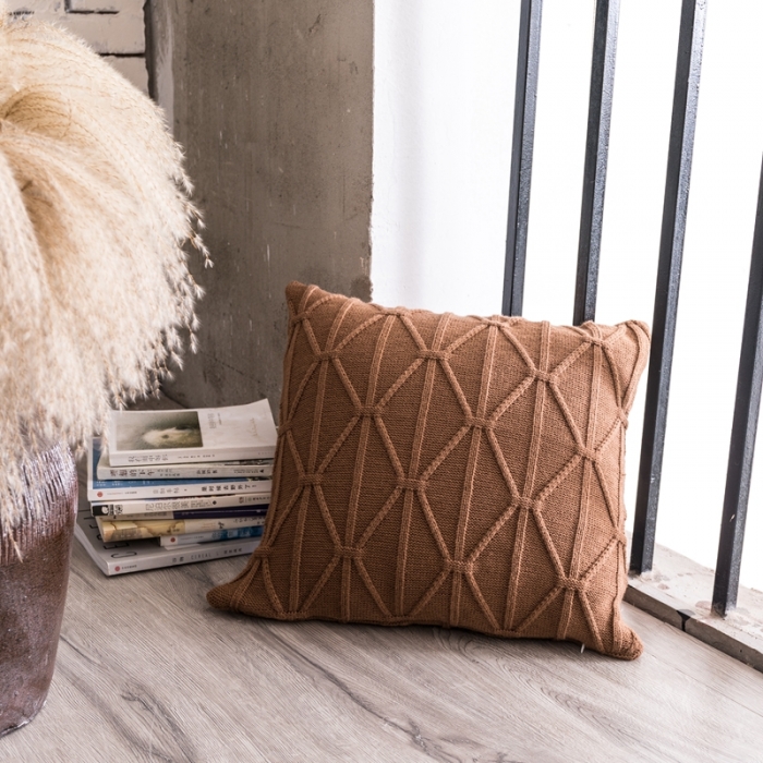 91家纺网 家纺一手货源 找家纺 918拾朵家居 2021新款米字结抱枕 浅咖