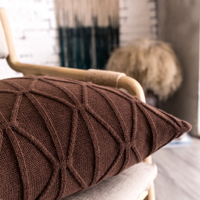 91家纺网 家纺一手货源 找家纺 918拾朵家居 2021新款米字结抱枕 深咖