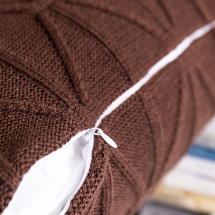 91家纺网 家纺一手货源 找家纺 918拾朵家居 2021新款米字结抱枕 深咖