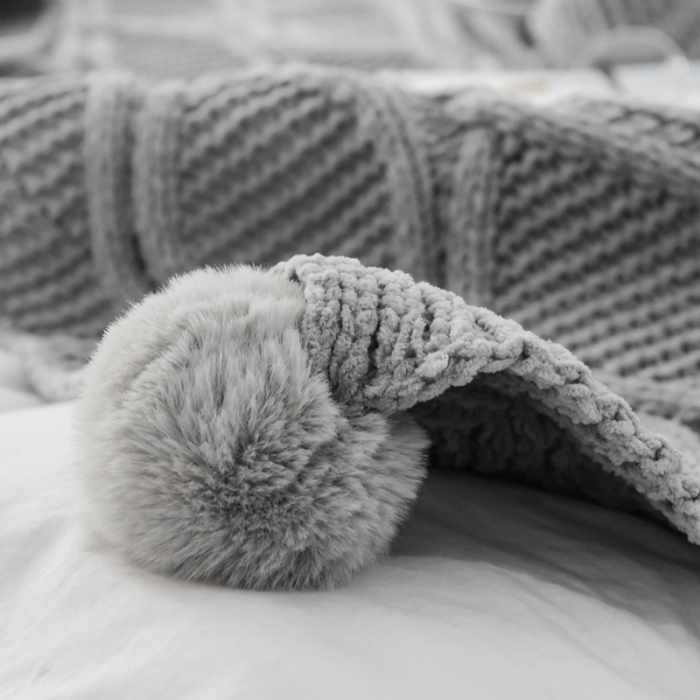 91家纺网 家纺一手货源 找家纺 918拾朵家居 2021新款雪尼尔球球毯 灰色