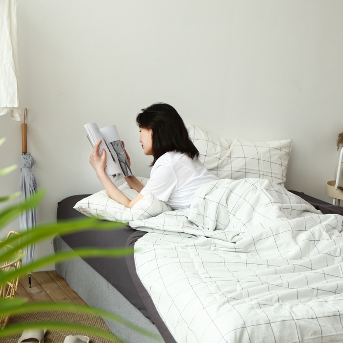 91家纺网 家纺一手货源 找家纺 安莱生活 2021新款夏被系列 白灰中格