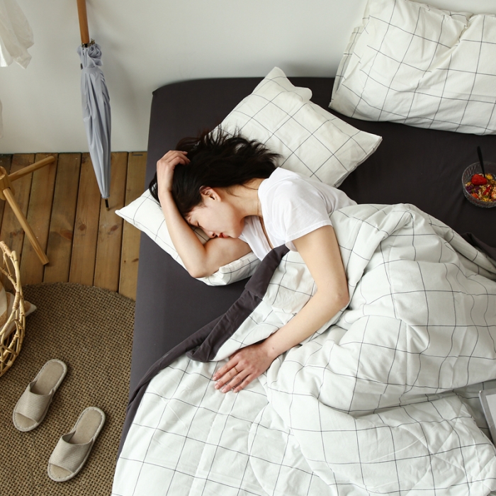 91家纺网 家纺一手货源 找家纺 安莱生活 2021新款夏被系列 白灰中格