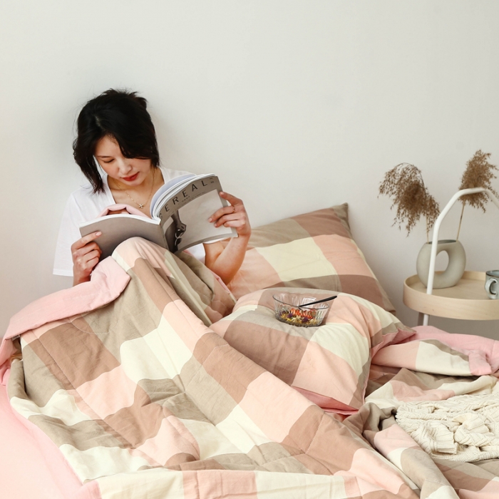 91家纺网 家纺一手货源 找家纺 安莱生活 2021新款夏被系列 粉大格