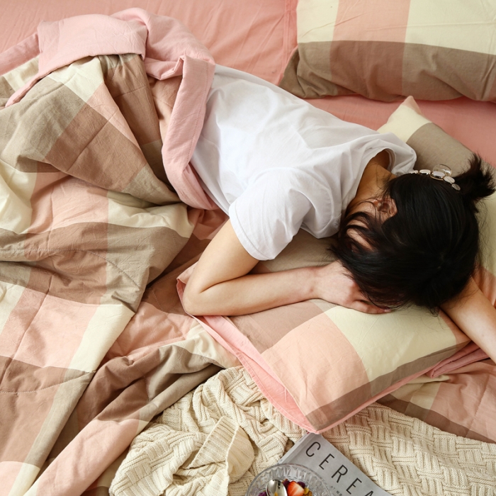 91家纺网 家纺一手货源 找家纺 安莱生活 2021新款夏被系列 粉大格