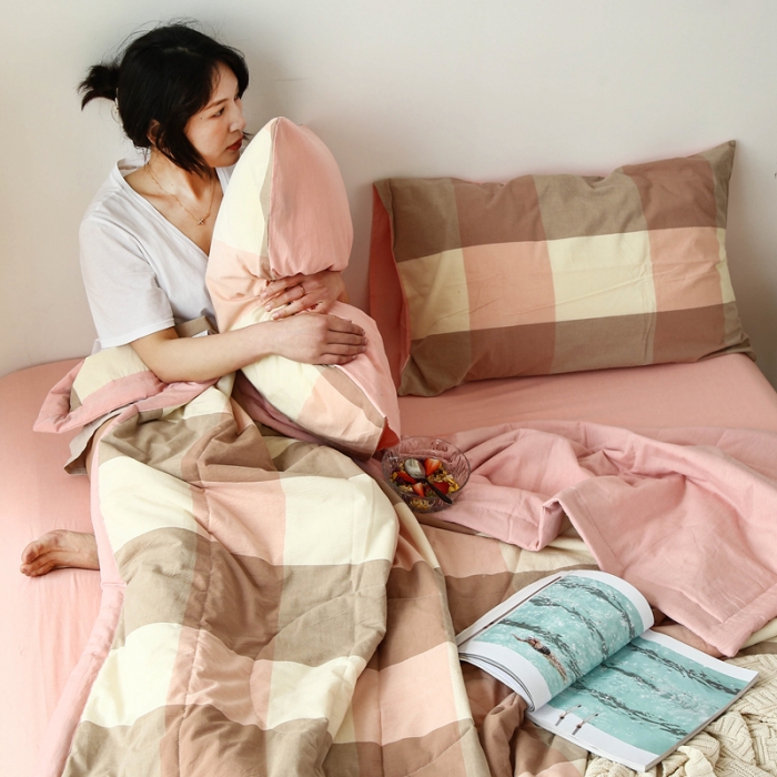 91家纺网 家纺一手货源 找家纺 安莱生活 2021新款夏被系列 粉大格