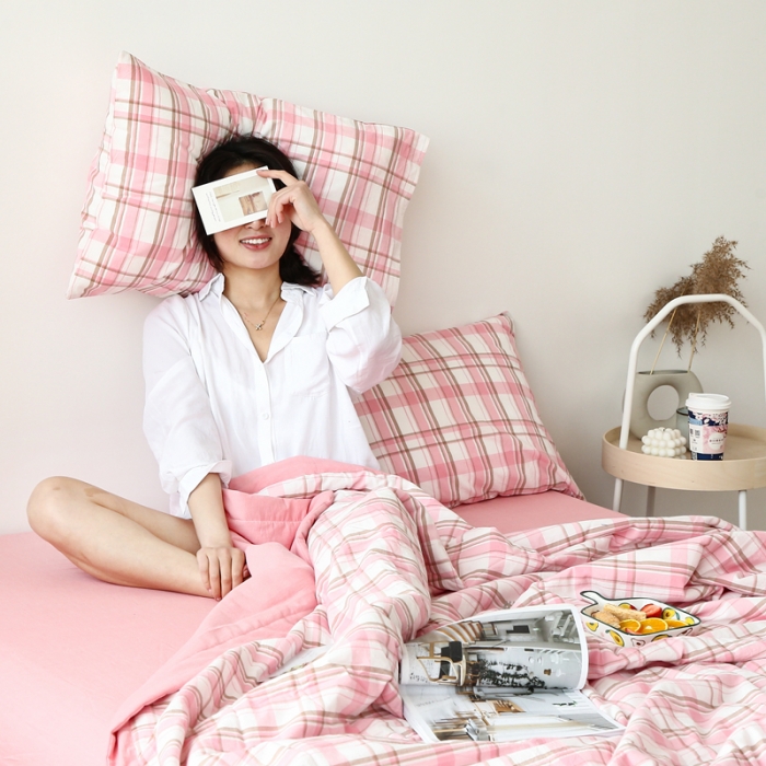 91家纺网 家纺一手货源 找家纺 安莱生活 2021新款夏被系列 草莓格