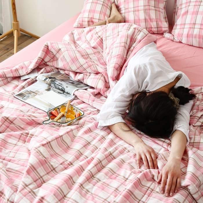 91家纺网 家纺一手货源 找家纺 安莱生活 2021新款夏被系列 草莓格