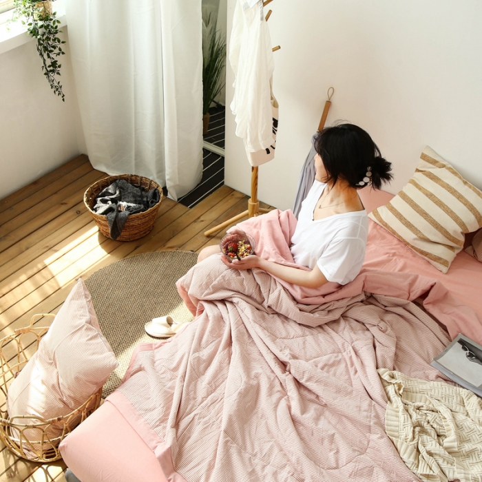 91家纺网 家纺一手货源 找家纺 安莱生活 2021新款夏被系列 粉色微小格