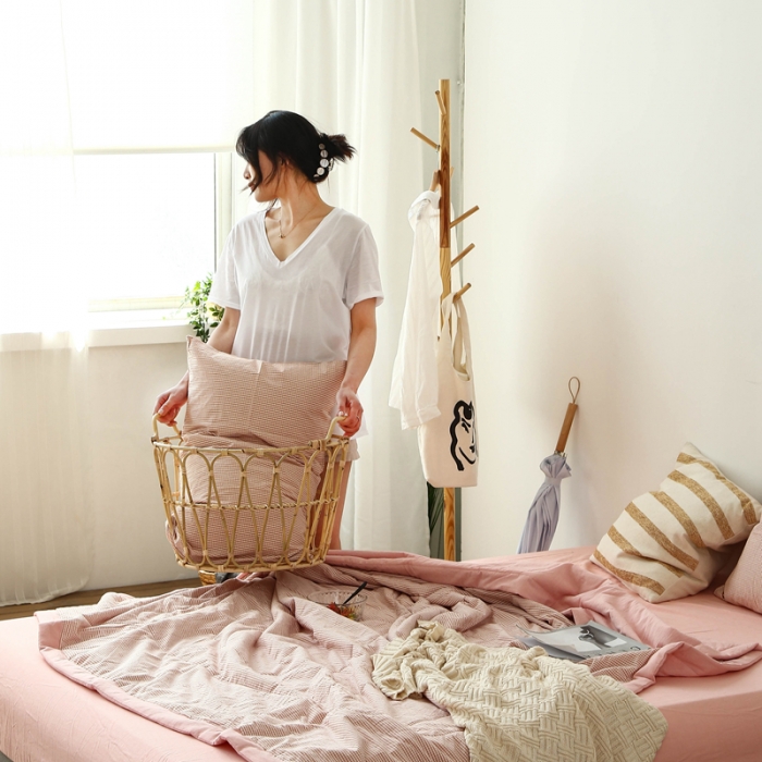 91家纺网 家纺一手货源 找家纺 安莱生活 2021新款夏被系列 粉色微小格