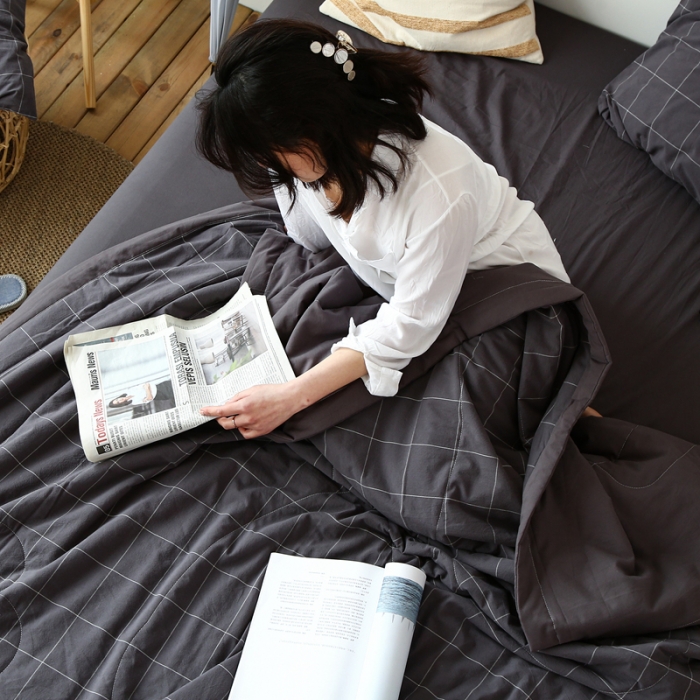 91家纺网 家纺一手货源 找家纺 安莱生活 2021新款夏被系列 灰白中格