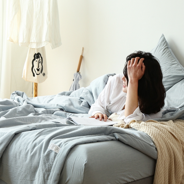 91家纺网 家纺一手货源 找家纺 安莱生活 2021新款夏被系列 浅蓝微小格