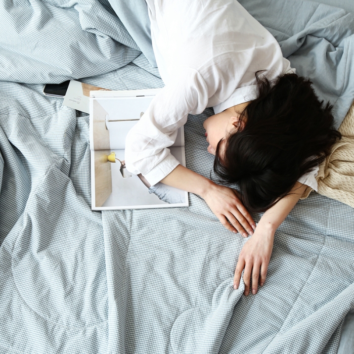 91家纺网 家纺一手货源 找家纺 安莱生活 2021新款夏被系列 浅蓝微小格