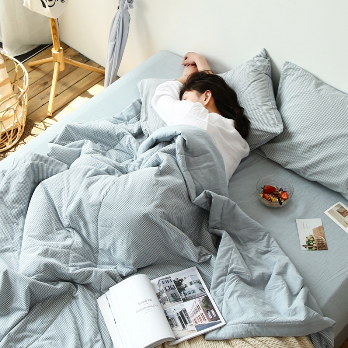 91家纺网 家纺一手货源 找家纺 安莱生活 2021新款夏被系列 浅蓝微小格