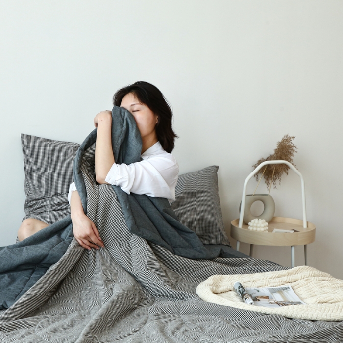 91家纺网 家纺一手货源 找家纺 安莱生活 2021新款夏被系列 深灰微小格