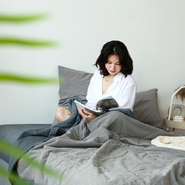 91家纺网 家纺一手货源 找家纺 安莱生活 2021新款夏被系列 深灰微小格