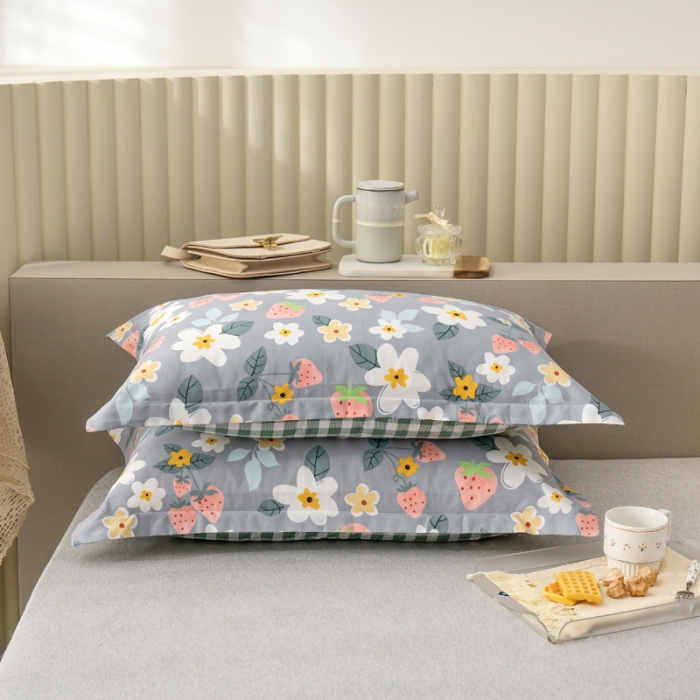 91家纺网 家纺一手货源 找家纺 绵庭 2021新款全棉12868单枕套 草莓约定-灰