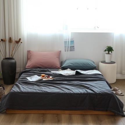 91家纺网 家纺一手货源 找家纺 安莱生活 2021新款双拼小格细条中格夏被 灰细条+白细条