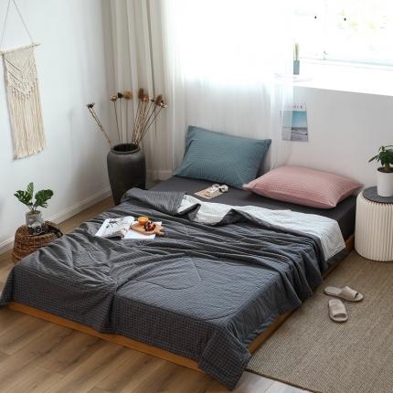 91家纺网 家纺一手货源 找家纺 安莱生活 2021新款双拼小格细条中格夏被 小灰格+小白格