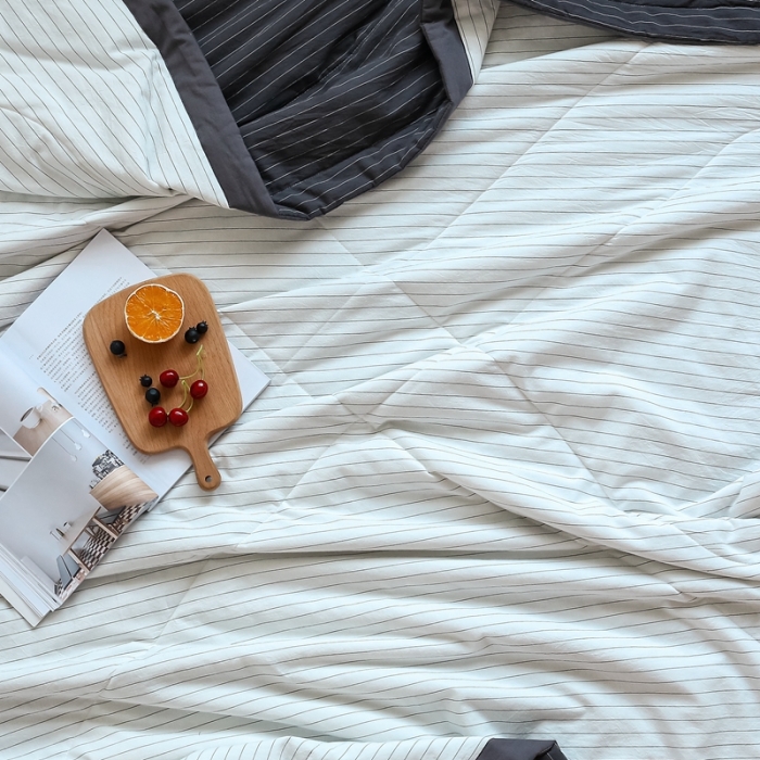 91家纺网 家纺一手货源 找家纺 （总）安莱生活 2021新款双拼小格细条中格夏被