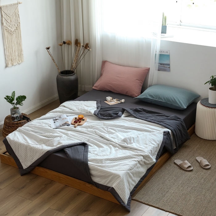 91家纺网 家纺一手货源 找家纺 （总）安莱生活 2021新款双拼小格细条中格夏被