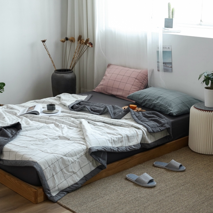91家纺网 家纺一手货源 找家纺 安莱生活 2021新款双拼小格细条中格夏被 灰中格+白中格