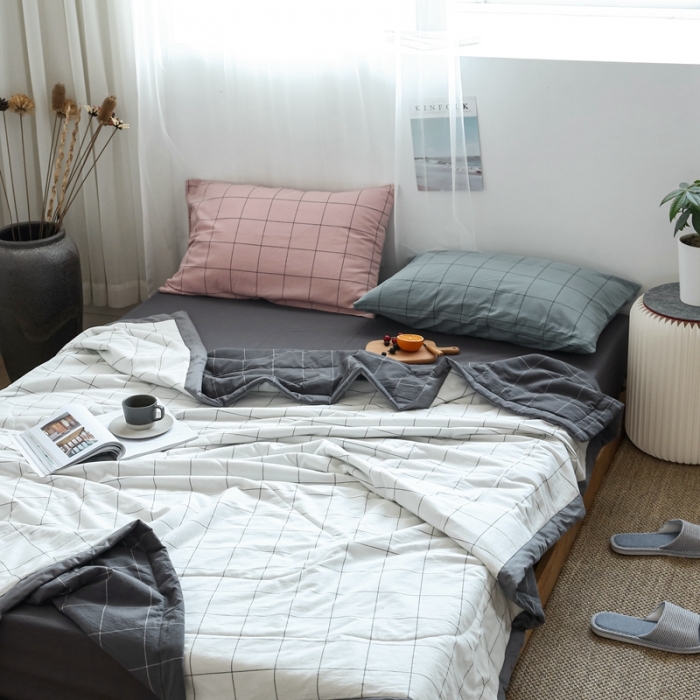 91家纺网 家纺一手货源 找家纺 安莱生活 2021新款双拼小格细条中格夏被 灰中格+白中格