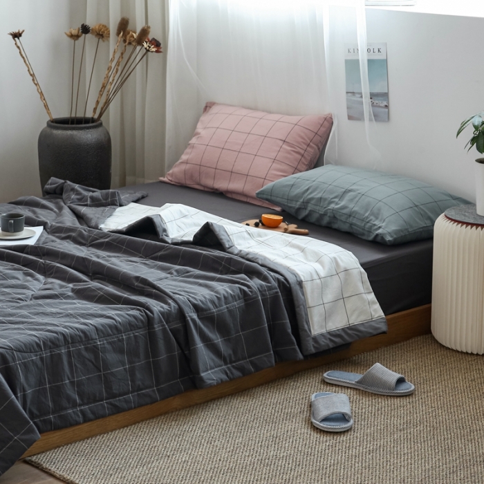 91家纺网 家纺一手货源 找家纺 安莱生活 2021新款双拼小格细条中格夏被 灰中格+白中格