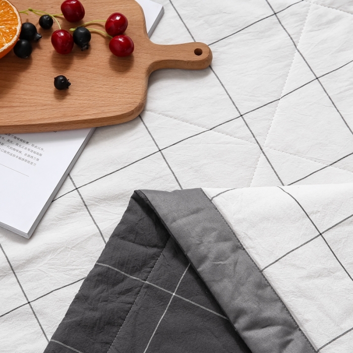 91家纺网 家纺一手货源 找家纺 安莱生活 2021新款双拼小格细条中格夏被 灰中格+白中格