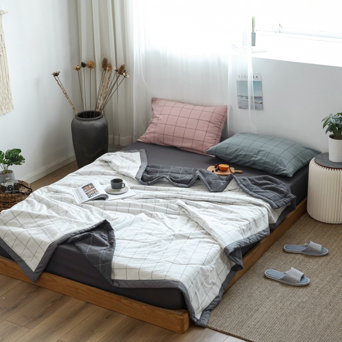 91家纺网 家纺一手货源 找家纺 安莱生活 2021新款双拼小格细条中格夏被 灰中格+白中格