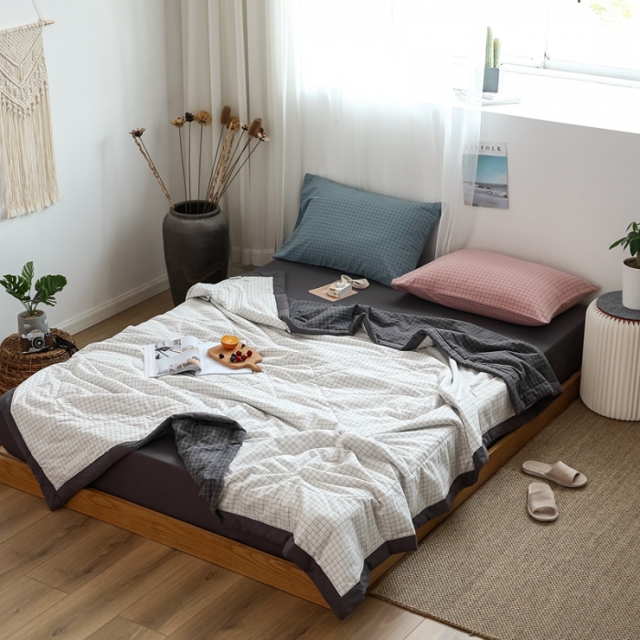 91家纺网 家纺一手货源 找家纺 安莱生活 2021新款双拼小格细条中格夏被 小灰格+小白格