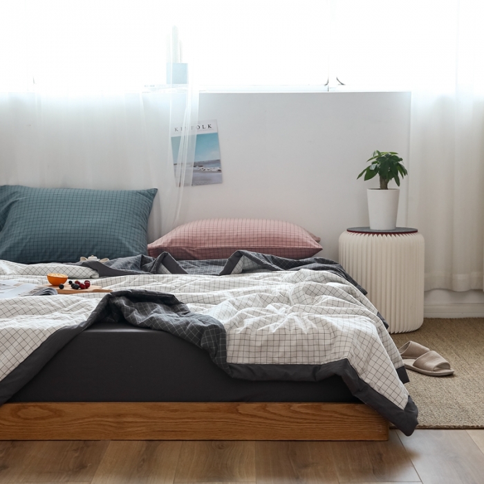 91家纺网 家纺一手货源 找家纺 安莱生活 2021新款双拼小格细条中格夏被 小灰格+小白格