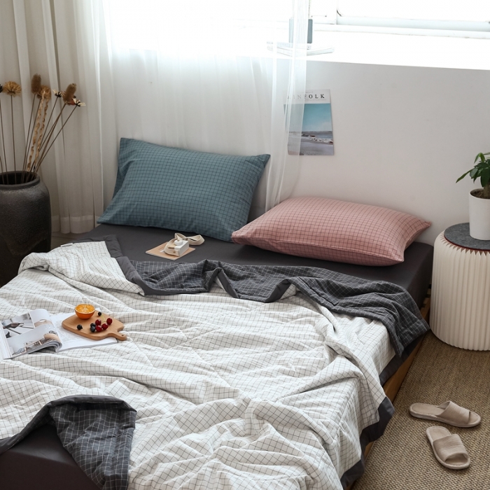 91家纺网 家纺一手货源 找家纺 安莱生活 2021新款双拼小格细条中格夏被 小灰格+小白格