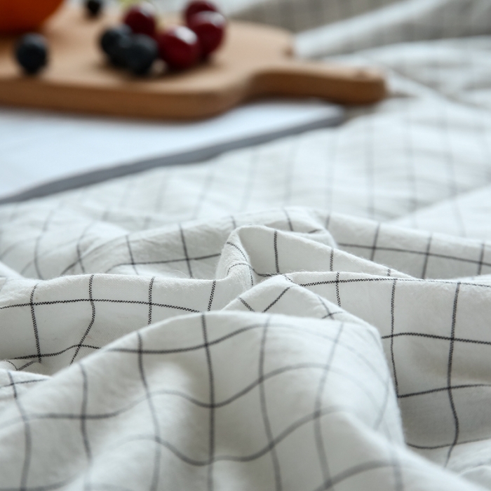 91家纺网 家纺一手货源 找家纺 安莱生活 2021新款双拼小格细条中格夏被 小灰格+小白格