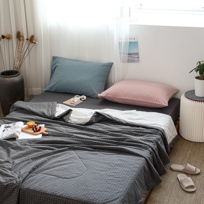 91家纺网 家纺一手货源 找家纺 安莱生活 2021新款双拼小格细条中格夏被 小灰格+小白格