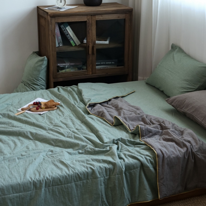91家纺网 家纺一手货源 找家纺 安莱生活 2021新款全棉水洗棉双拼纯色夏被 草绿+浅灰