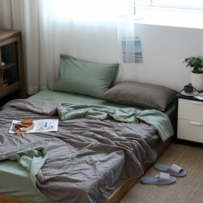 91家纺网 家纺一手货源 找家纺 安莱生活 2021新款全棉水洗棉双拼纯色夏被 草绿+浅灰