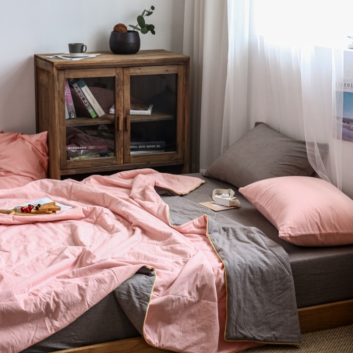 91家纺网 家纺一手货源 找家纺 安莱生活 2021新款全棉水洗棉双拼纯色夏被 纯粉+浅灰