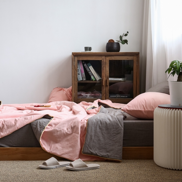 91家纺网 家纺一手货源 找家纺 安莱生活 2021新款全棉水洗棉双拼纯色夏被 纯粉+浅灰