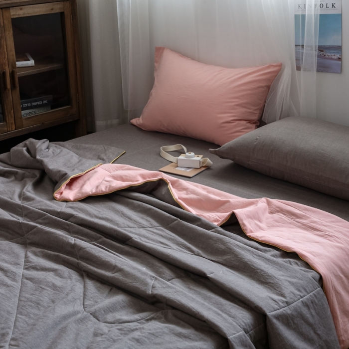 91家纺网 家纺一手货源 找家纺 安莱生活 2021新款全棉水洗棉双拼纯色夏被 纯粉+浅灰