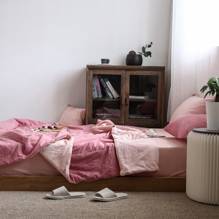 91家纺网 家纺一手货源 找家纺 安莱生活 2021新款全棉水洗棉双拼纯色夏被 大红+纯粉