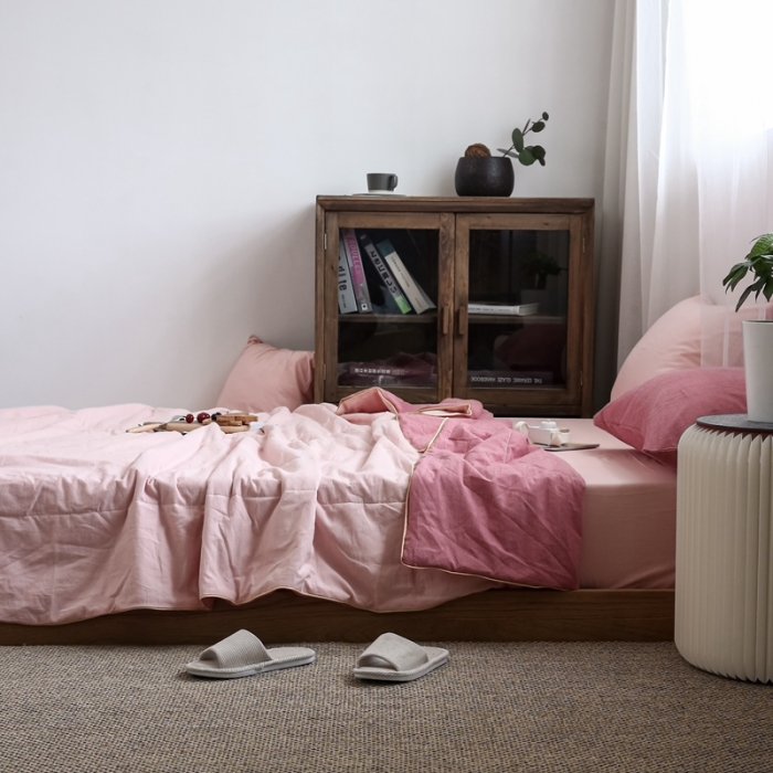 91家纺网 家纺一手货源 找家纺 安莱生活 2021新款全棉水洗棉双拼纯色夏被 大红+纯粉