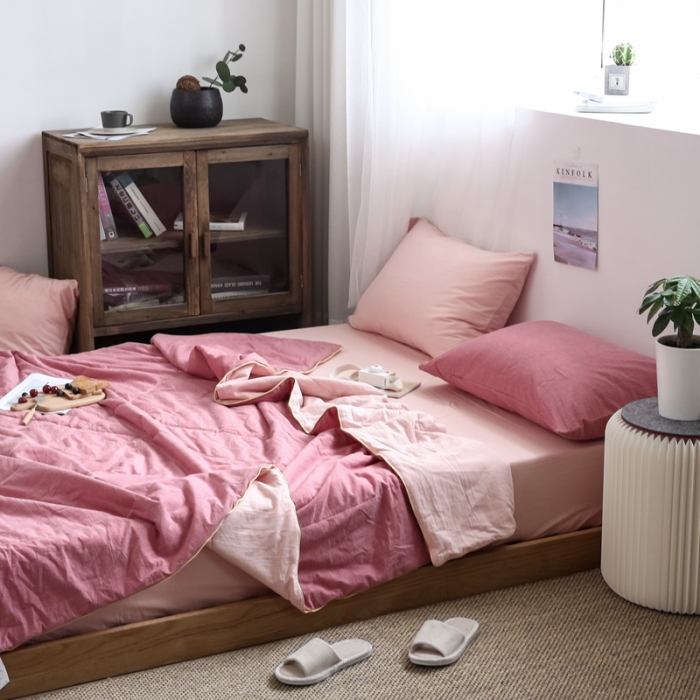 91家纺网 家纺一手货源 找家纺 安莱生活 2021新款全棉水洗棉双拼纯色夏被 大红+纯粉